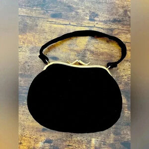 VINTAGE: ladies velvet handbag. Circa 50’s-60’s.